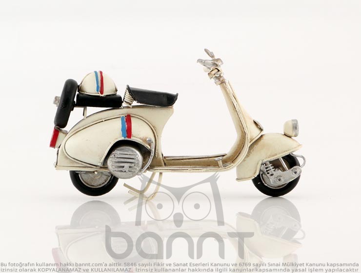 Vintage Vespa Motor VI